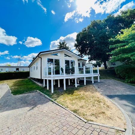 Waterfall Retreat Poole Εξωτερικό φωτογραφία