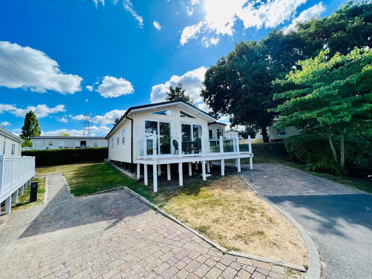 Waterfall Retreat Poole Εξωτερικό φωτογραφία