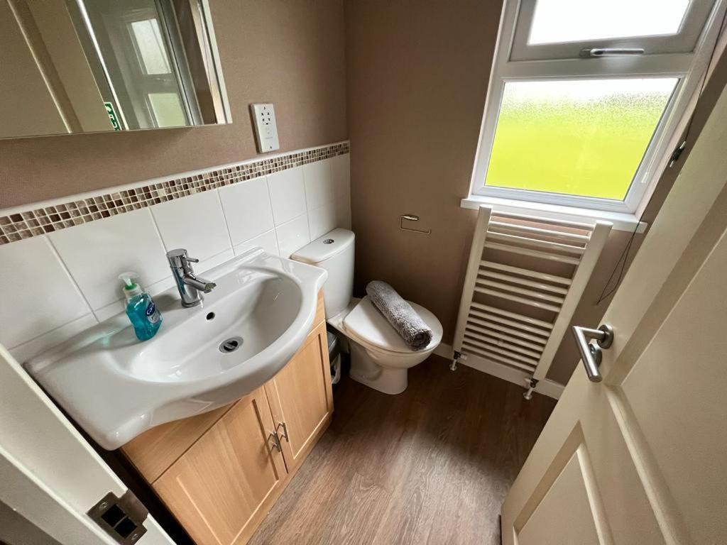 Waterfall Retreat Poole Εξωτερικό φωτογραφία