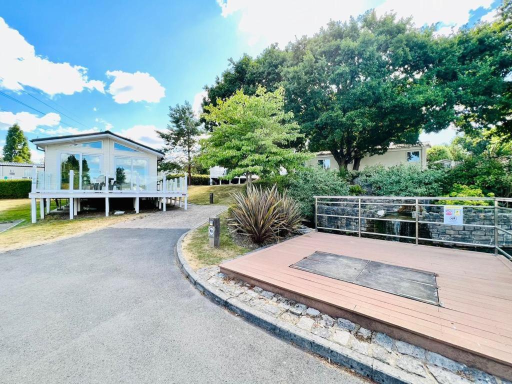 Waterfall Retreat Poole Εξωτερικό φωτογραφία