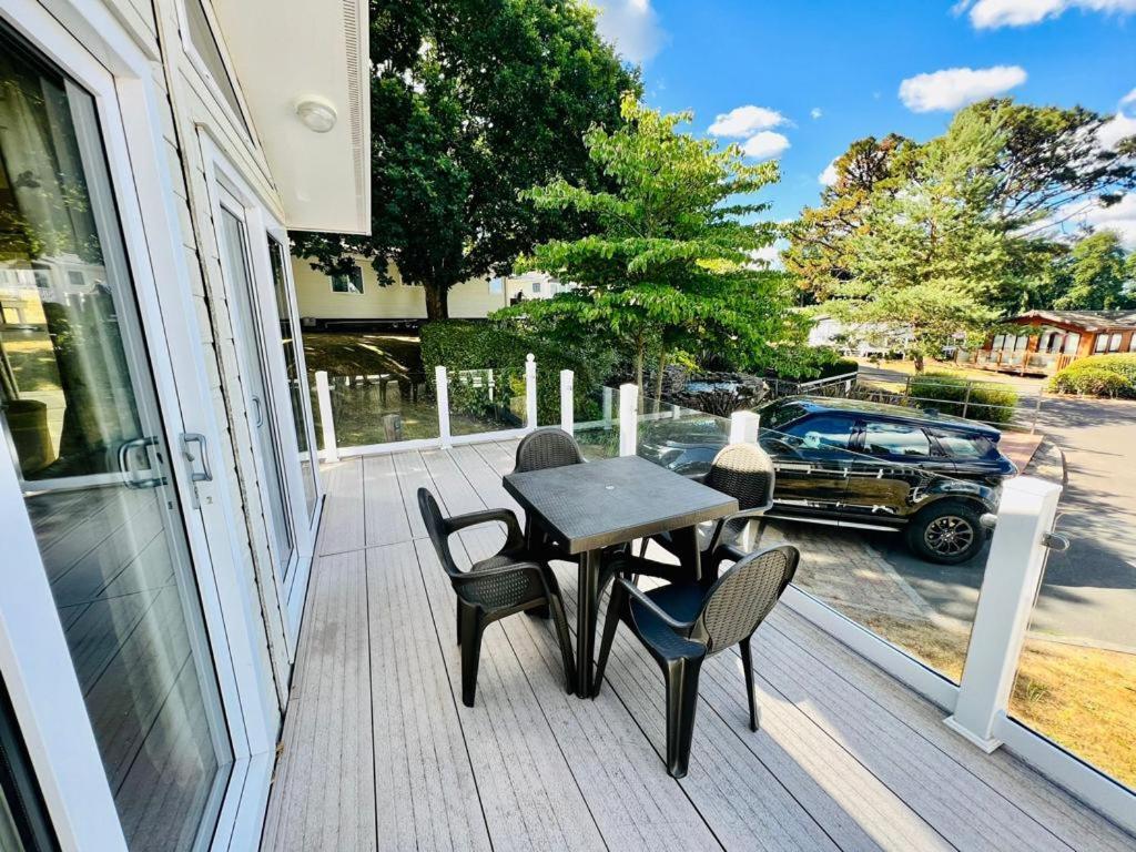 Waterfall Retreat Poole Εξωτερικό φωτογραφία